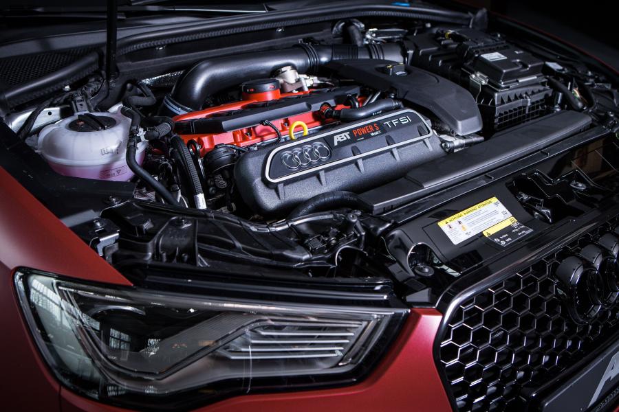 Моторный отсек Audi RS3 Sportback by ABT (8V) 2015 года  (фото 3 из 4)